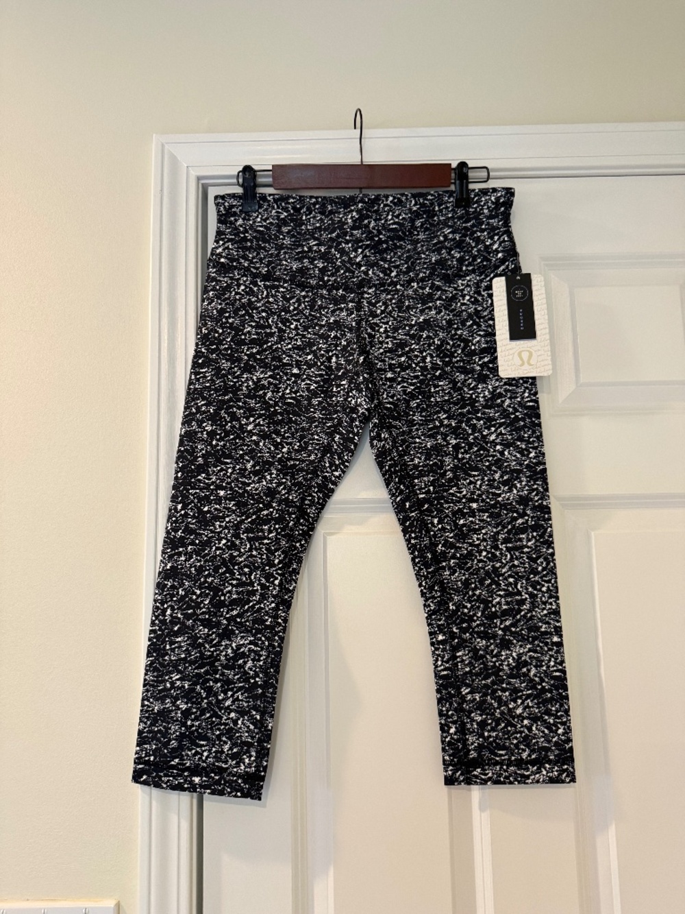Lululemon Wunder Under Crop Pant - Size 10 - NWT